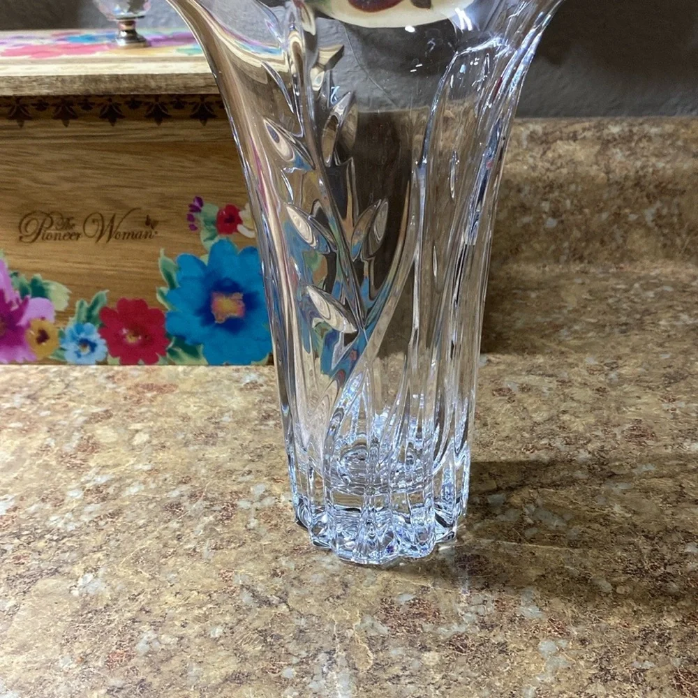 Elegant clear crystal Geometric Accent Vase with Scalloped Rim